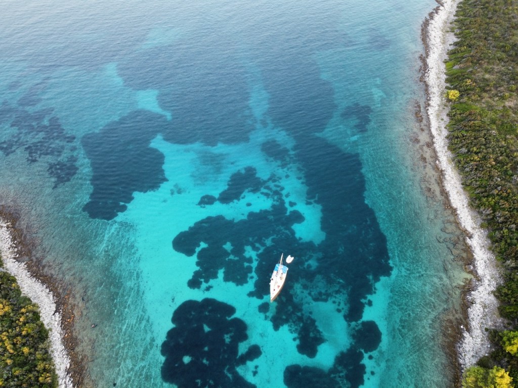 Earth Day Cleanup: A Wave of Change at Vitrenjak&nbsp;Lighthouse